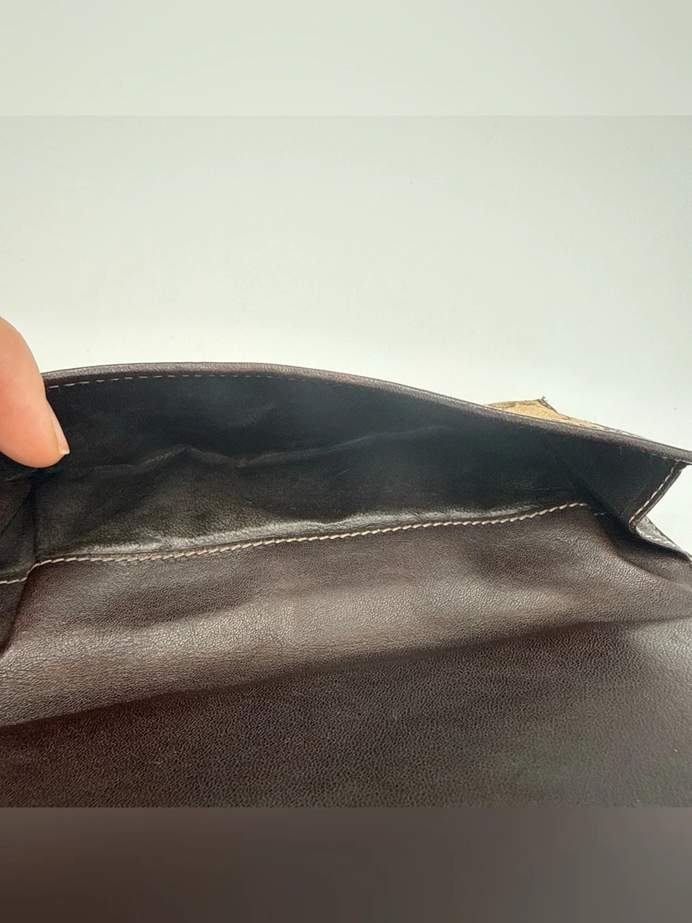 Vintage Gucci Royal Continental GG Canvas Bifold Wallet in beige and brown - Picture 6 of 8